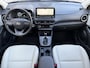 Hyundai Kona 1.6 GDI HEV Premium / Fabrieksgarantie t/m 09-2027 / Stoelverwarming / Lederen bekleding / Achteruitrijcamera / Apple CarPlay/Android Auto / Navigatiesysteem / Elektrische Stoelen / Keyless Entry/Start / Draadloze Telefoonlader /