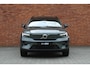 Volvo EX40 Single Motor Extended Range Ultra Europa 82 kWh | 45th Anniversary Edition | Panoramisch schuif-/ kanteldak | Harman Kardon | Elektrisch verstelbare voorstoelen met geheugen functie | 5 jaar garantie - (2 jaar extra fabrieksgarantie) | 20 inch lichtmetalen velgen | Extra getint glas achter | Verwarmde voorstoelen en stuurwiel | Pilot assist | Adaptieve cruise control