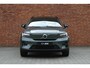 Volvo EX40 Single Motor Extended Range Ultra Europa 82 kWh | 45th Anniversary Edition | Panoramisch schuif-/ kanteldak | Harman Kardon | Elektrisch verstelbare voorstoelen met geheugen functie | 5 jaar garantie - (2 jaar extra fabrieksgarantie) | 20 inch lichtmetalen velgen | Extra getint glas achter | Verwarmde voorstoelen en stuurwiel | Pilot assist | Adaptieve cruise control
