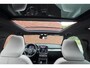 Volvo EX40 Single Motor Extended Range Ultra Europa 82 kWh | 45th Anniversary Edition | Panoramisch schuif-/ kanteldak | Harman Kardon | Elektrisch verstelbare voorstoelen met geheugen functie | 5 jaar garantie - (2 jaar extra fabrieksgarantie) | 20 inch lichtmetalen velgen | Extra getint glas achter | Verwarmde voorstoelen en stuurwiel | Pilot assist | Adaptieve cruise control