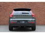 Volvo EX40 Single Motor Extended Range Ultra Europa 82 kWh | 45th Anniversary Edition | Panoramisch schuif-/ kanteldak | Harman Kardon | Elektrisch verstelbare voorstoelen met geheugen functie | 5 jaar garantie - (2 jaar extra fabrieksgarantie) | 20 inch lichtmetalen velgen | Extra getint glas achter | Verwarmde voorstoelen en stuurwiel | Pilot assist | Adaptieve cruise control