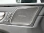 Volvo XC60 2.0 T6 Plug-in hybrid AWD Ultra Dark | Luchtvering | Panoramadak | 360-Camera | Trekhaak | H&K |