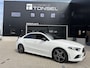 Mercedes-Benz A-klasse 200 AMG Night / Panorama / Trekhaak / Wide-Screen / Alcantara / 18" Inch LMV