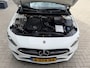 Mercedes-Benz A-klasse 200 AMG Night / Panorama / Trekhaak / Wide-Screen / Alcantara / 18" Inch LMV
