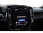Volvo EX40 Single Motor Extended Range Plus 82 kWh | Trekhaak | Verwarmbare voorstoelen en stuurwiel | Keyless | Apple carplay/Android auto | Adaptieve cruise control | Warmtepomp
