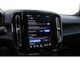 Volvo EX40 Single Motor Extended Range Plus 82 kWh | Trekhaak | Verwarmbare voorstoelen en stuurwiel | Keyless | Apple carplay/Android auto | Adaptieve cruise control | Warmtepomp