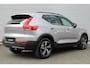 Volvo XC40 B4 Plus Dark | Trekhaak | Panoramadak | Trekhaak | Verwarmbare voorstoelen en stuurwiel | Head-up display | Premium audio by Harman Kardon | Apple carplay/Android auto | Keyless |
