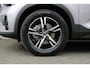 Volvo XC40 B4 Plus Dark | Trekhaak | Panoramadak | Trekhaak | Verwarmbare voorstoelen en stuurwiel | Head-up display | Premium audio by Harman Kardon | Apple carplay/Android auto | Keyless |