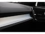 Volvo XC40 B4 Plus Dark | Trekhaak | Panoramadak | Trekhaak | Verwarmbare voorstoelen en stuurwiel | Head-up display | Premium audio by Harman Kardon | Apple carplay/Android auto | Keyless |