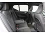 Volvo XC40 B4 Plus Dark | Trekhaak | Panoramadak | Trekhaak | Verwarmbare voorstoelen en stuurwiel | Head-up display | Premium audio by Harman Kardon | Apple carplay/Android auto | Keyless |