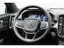Volvo XC40 B4 Plus Dark | Trekhaak | Panoramadak | Trekhaak | Verwarmbare voorstoelen en stuurwiel | Head-up display | Premium audio by Harman Kardon | Apple carplay/Android auto | Keyless |