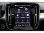 Volvo XC40 B4 Plus Dark | Trekhaak | Panoramadak | Trekhaak | Verwarmbare voorstoelen en stuurwiel | Head-up display | Premium audio by Harman Kardon | Apple carplay/Android auto | Keyless |