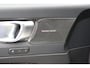 Volvo XC40 B4 Plus Dark | Trekhaak | Panoramadak | Trekhaak | Verwarmbare voorstoelen en stuurwiel | Head-up display | Premium audio by Harman Kardon | Apple carplay/Android auto | Keyless |