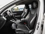 BMW 3-Serie 318d High Executive Shadow Edition | Sport Line | LED | Ambient Light | Navigatie | Trekhaak | 18"