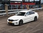 BMW 3-Serie 318d High Executive Shadow Edition | Sport Line | LED | Ambient Light | Navigatie | Trekhaak | 18"