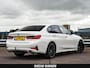 BMW 3-Serie 318d High Executive Shadow Edition | Sport Line | LED | Ambient Light | Navigatie | Trekhaak | 18"