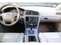 Volvo V70 2.5 T Automaat Momentum Parkeersensor/Stoelverwarming/Half-Leer/Apk 09-2027