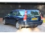 Volvo V70 2.5 T Automaat Momentum Parkeersensor/Stoelverwarming/Half-Leer/Apk 09-2027