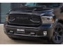 Dodge Ram BLACK OPS | 5.7 V8 HEMI | OPEN UITLAAT KLEP | LUXE UITVOERING LARAMIE EDITION | CREW CAB DUBBELE CABINE | 5 PERSOONS | DC | LUXE BEDRIJFS AUTO | 4X4 | 3500 KG TREKVERMOGEN |