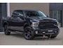 Dodge Ram BLACK OPS | 5.7 V8 HEMI | OPEN UITLAAT KLEP | LUXE UITVOERING LARAMIE EDITION | CREW CAB DUBBELE CABINE | 5 PERSOONS | DC | LUXE BEDRIJFS AUTO | 4X4 | 3500 KG TREKVERMOGEN |