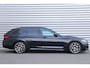 BMW 5-Serie Touring 530e 292PK BUSINESS EDITION PLUS M-SPORT AUTOMAAT SOH 95% / NAVI / LEDER / FULL-LED / CLIMA / PDC / 19" LMV / CAMERA / KEYLESS / WINTERPAKKET / CRUISECONTROL / NIEUWSTAAT !!