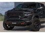 Dodge Ram TRX HELLCAT | 6.2 V8 712PK SUPERCHARGER | RODE STIKSELS | FULLY LOADED | CARBON | CREW CAB | DUBBELE CABINE | 5 PERSOONS | De specialist in Amerikaanse pick‑ups in Nederland en Europa.