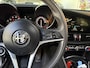 Alfa Romeo Giulia 2.0T Business | 91.000KM | Navi | Nieuwe Service & APK | Geen Afleverkosten |