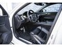 Volvo V60 2.0 T6 Recharge AWD R-Design | Trekhaak | Adaptieve Cruise Control | Koplampen adaptief | Stoel en Stuurverwarming | 19" | Harman & Kardon | Getint glas |