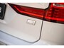 Volvo V60 2.0 T6 Recharge AWD R-Design | Trekhaak | Adaptieve Cruise Control | Koplampen adaptief | Stoel en Stuurverwarming | 19" | Harman & Kardon | Getint glas |