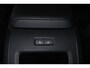 Volvo XC60 T6 Recharge AWD Inscription - Luchtvering - Panorama/schuifdak - IntelliSafe Assist & Surround - 360º Camera - Harman/Kardon audio - Verwarmde voorstoelen, stuur & achterbank - Parkeersensoren voor & achter - Elektr. bedienb. voorstoelen met geheugen - Head up display - Draadloze tel. lader - Standkachel - Extra getint glas - Inklapbare trekhaak - 21' LMV