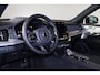 Volvo XC90 T8 Recharge AWD Ultra Dark - Luchtvering - Panorama/schuifdak - IntelliSafe Assist & Surround - 360º Camera - Bowers & Wilkins audio - Verwarmde voorstoelen, stuur & achterbank - Parkeersensoren voor & achter - Elektr. bedienb. voorstoelen met geheugen - Geventileerde voorstoelen - Draadloze tel. lader - Extra getint glas - Inklapbare trekhaak - 22' LMV