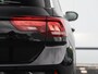 Volkswagen T-Roc 1.5 TSI R-Line Edition 150pk DSG | LED | Trekhaak | Ergo-stoel | Cruise control | Navigatie | Camera | App-Connect | Lichtmetalen Velgen |