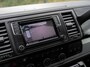 Volkswagen Transporter CARAVELLE 2.0 TDI L2H1 DC Highline - AUTOMAAT - MARGE - APPLE CARPLAY - PARKEER CAMERA - TREKHAAK!