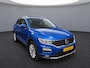 Volkswagen T-Roc 1.0 TSI Style / Navigatie / App connect / Camera / Parkeersensoren V+A /