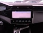 Citroën C4 1.2 Puretech Feel Edition | Carplay | Camera | Navigatie | Head-up | Trekhaak | Adaptieve Cruise | Climate Control| | Achterbank in delen neerklapbaar | Achteruitrijcamera | Airco (automatisch)