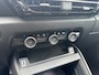 Citroën C4 1.2 Puretech Feel Edition | Carplay | Camera | Navigatie | Head-up | Trekhaak | Adaptieve Cruise | Climate Control| | Achterbank in delen neerklapbaar | Achteruitrijcamera | Airco (automatisch)