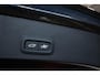 Volvo EX40 Single Motor Extended Range Ultra Black Edition | Schuif/Kantel-Panoramadak | 360º Visual Park Camera | Elektrisch Verstelbare Voorstoelen | Stoel/Stuurverwarming |