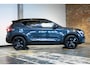 Volvo EX40 Single Motor Extended Range Ultra Black Edition | Schuif/Kantel-Panoramadak | 360º Visual Park Camera | Elektrisch Verstelbare Voorstoelen | Stoel/Stuurverwarming |