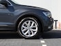 Volkswagen Tiguan 1.5 TSI Comfortline Business 130 PK | Navigatie | LED | 18" Kingston" | Trekhaak | elektr. achterklep |