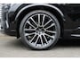 Volvo XC90 2.0 T8 Plug-in hybrid AWD Ultra Black Ed. Exec. | Gelaagde Ruiten Rondom | Panoramisch Schuif-/Kanteldak | Luchtvering | Verwarmbare voorstoelen met massagefunctie en ventilatie | Bowers & Wilkins High End Audio | Head-up display | 360 Camera |