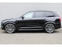 Volvo XC90 2.0 T8 Plug-in hybrid AWD Ultra Black Ed. Exec. | Gelaagde Ruiten Rondom | Panoramisch Schuif-/Kanteldak | Luchtvering | Verwarmbare voorstoelen met massagefunctie en ventilatie | Bowers & Wilkins High End Audio | Head-up display | 360 Camera |