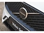 Volvo XC60 T6 Plug-in hybrid AWD Ultra Dark | Luchtvering | Trekhaak | Verwarmbare voorstoelen, achterbank en stuurwiel | Premium audio by Harman Kardon | Apple carplay/Android auto | Panoramisch Schuif-/kanteldak | 360 graden Camera | BLIS | Adaptieve Cruise Control |