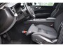 Volvo XC60 T6 Plug-in hybrid AWD Ultra Dark | Luchtvering | Trekhaak | Verwarmbare voorstoelen, achterbank en stuurwiel | Premium audio by Harman Kardon | Apple carplay/Android auto | Panoramisch Schuif-/kanteldak | 360 graden Camera | BLIS | Adaptieve Cruise Control |