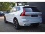 Volvo XC60 T6 Plug-in hybrid AWD Ultra Dark | Luchtvering | Trekhaak | Verwarmbare voorstoelen, achterbank en stuurwiel | Premium audio by Harman Kardon | Apple carplay/Android auto | Panoramisch Schuif-/kanteldak | 360 graden Camera | BLIS | Adaptieve Cruise Control |