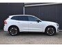 Volvo XC60 T6 Plug-in hybrid AWD Ultra Dark | Luchtvering | Trekhaak | Verwarmbare voorstoelen, achterbank en stuurwiel | Premium audio by Harman Kardon | Apple carplay/Android auto | Panoramisch Schuif-/kanteldak | 360 graden Camera | BLIS | Adaptieve Cruise Control |