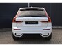Volvo XC60 T6 Plug-in hybrid AWD Ultra Dark | Luchtvering | Trekhaak | Verwarmbare voorstoelen, achterbank en stuurwiel | Premium audio by Harman Kardon | Apple carplay/Android auto | Panoramisch Schuif-/kanteldak | 360 graden Camera | BLIS | Adaptieve Cruise Control |