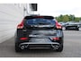 Volvo V40 1.5 T3 Polar+ Sport | Dealeronderhouden | Panoramadak | Achteruitrijcamera | Voorstoelen verwarmd | Cruise Control | Premium Audio by Harman Kardon | Extra getint glas | R-Design leder bekleding |