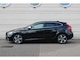 Volvo V40 1.5 T3 Polar+ Sport | Dealeronderhouden | Panoramadak | Achteruitrijcamera | Voorstoelen verwarmd | Cruise Control | Premium Audio by Harman Kardon | Extra getint glas | R-Design leder bekleding |