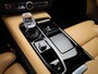 Volvo V90 2.0 T6 Plug-in hybrid AWD Plus Bright 350PK | Elektrische Trekhaak | Leder Interieur | Harman Kardon Audio | Memory Seats | Achterbankverwarming | Google Navigatie | Apple CarPlay & Android Auto