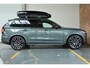 Volvo XC90 T8 Plug-in hybrid AWD Ultra Dark Executive Edition | Bowers & Wilkins | Luchtvering | Geventileerde Nappa Leder Voorstoelen met Massage | Gelamineerde Zijruiten | 22" Lichtmetalen Wielen | Head-Up Display |
